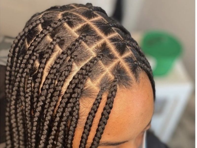 Medium Knotless braids